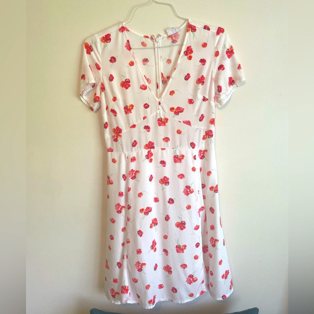 Gap white and red floral a line dress size 6 fit and flare